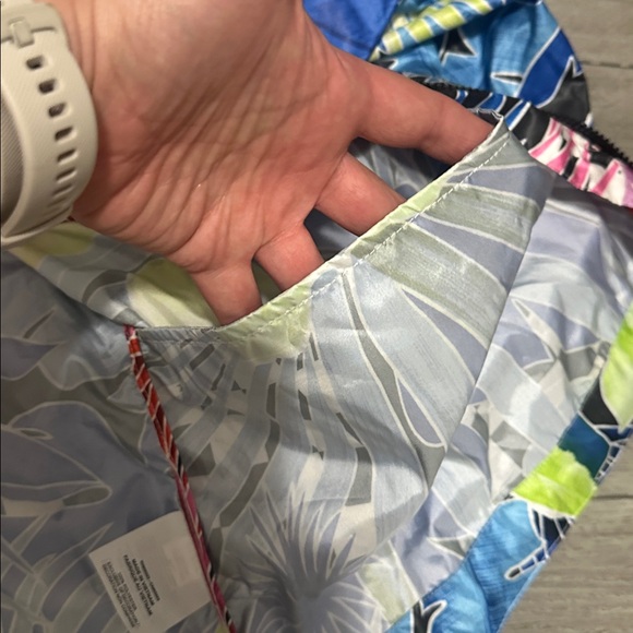 NWT Nike Multicolor Leaf Print Windbreaker Crop Zip up size Large - Picture 9 of 12